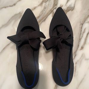 Near perfect condition Rothy’s The Point with bow